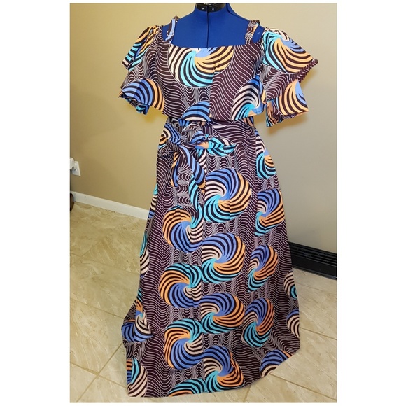 Eniola Beautiful Pinwheels Dress - Picture 4 of 7